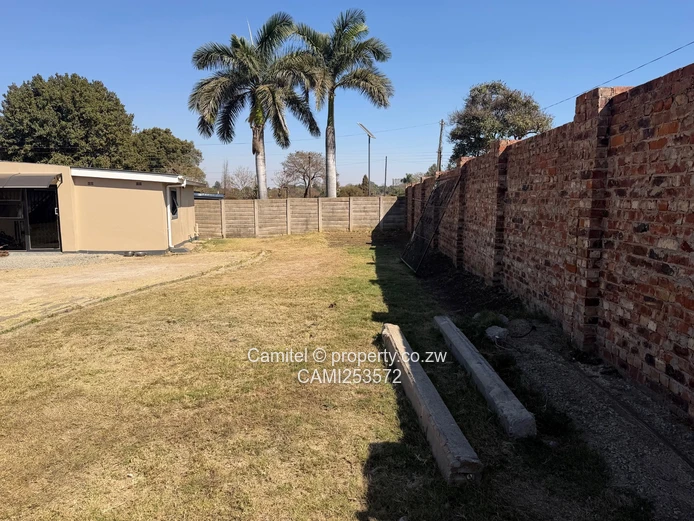 Spacious 3-bed Sunridge Home with Flatlet & Verandah
