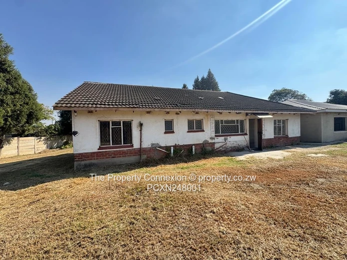 Prime Location & Secure Family Living: 3-Bed House to Rent – Bluffhill