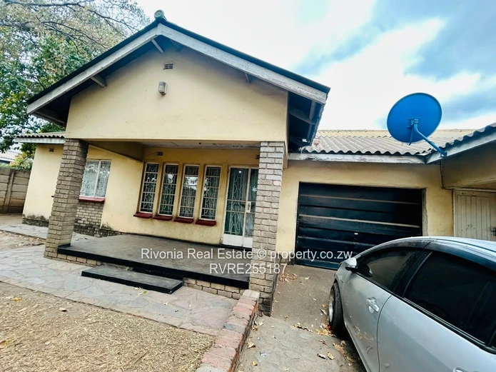 Glen Norah 3-Bed, 2-Bath Home - Walled with Verandah