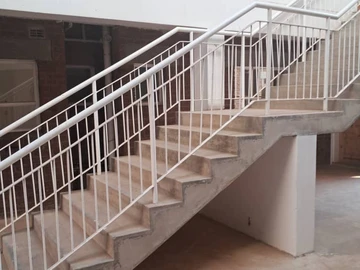 2 Bedroom Flat & Apartment