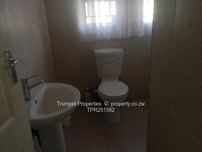 5-Bed Mazowe House — Tiled Interiors, Verandah & Solar