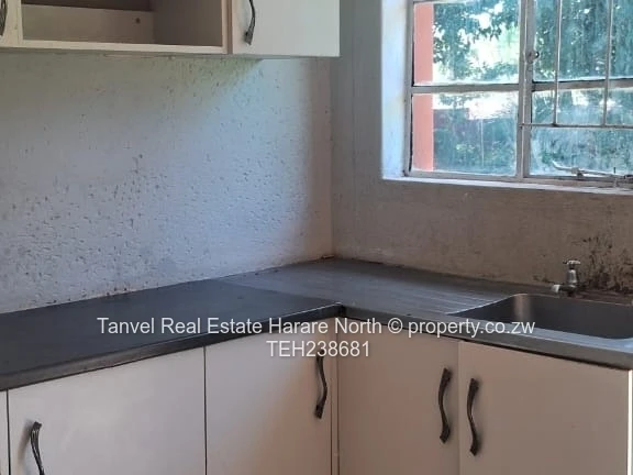 On offer for immediate occupation is this 2 bedrooms Apartment with own entrance and private space i