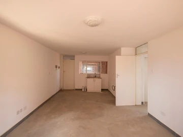 2 Bedroom Flat & Apartment