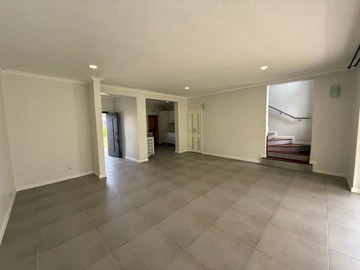 3 Bedroom Flat & Apartment