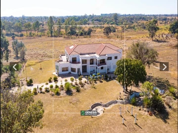 Beautiful country manor with commercial potential 