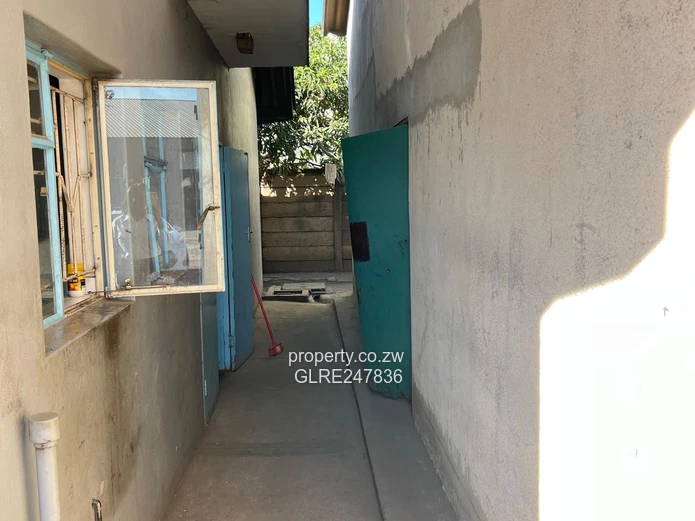 Willowvale Warehouse & Yard — 5,000 m² with Offices & Borehole