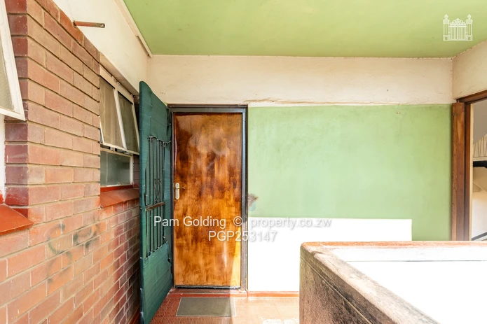 Avenues 1 bed flat for Sale  (Sole Mandate)