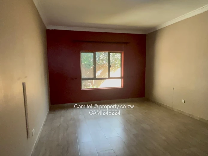 Sunlit 3-Bed Garden Flat with Borehole in Newlands