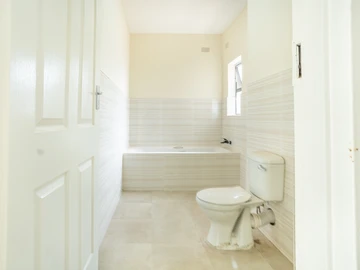 2 Bedroom Flat & Apartment