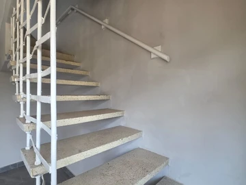 2 Bedroom Flat & Apartment