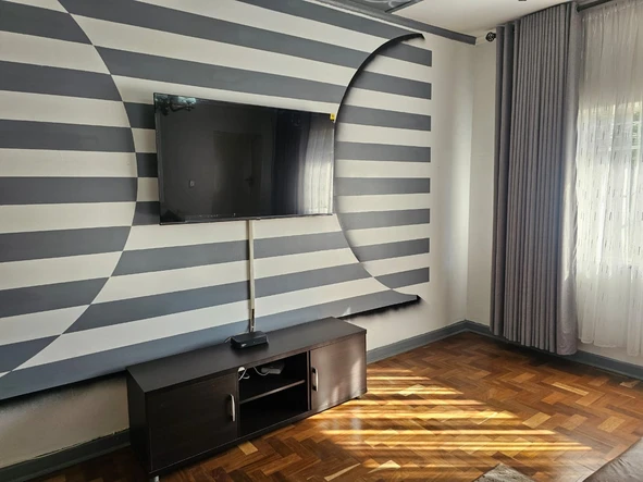 2 Bedroom Flat & Apartment