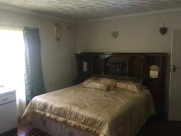 2 Bedroom Flat & Apartment
