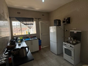 2 Bedroom Flat & Apartment