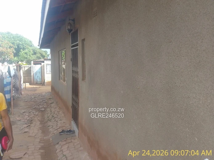 Kuwadzana 4-Bed Brick Home — En Suite & Fitted Kitchen
