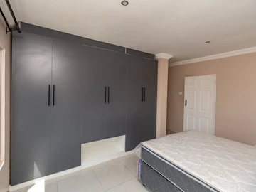 3 Bedroom Flat & Apartment