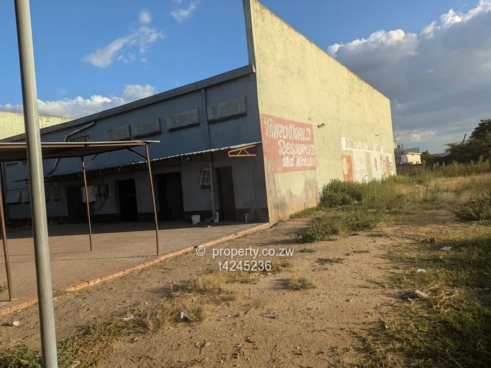 Chitungwiza Zengeza 4 commercial building for sale  (Sole Mandate)
