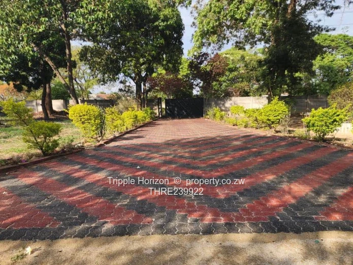 4-Bed Waterfalls Home on 3200m² with Driveway & Borehole