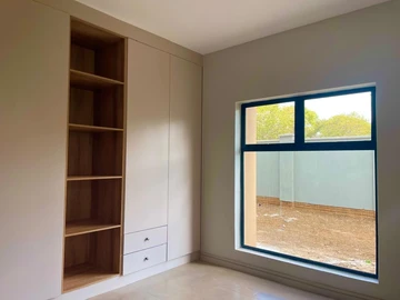 3 Bedroom Flat & Apartment