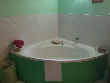 2 Bedroom Flat & Apartment