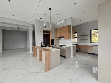 5 Bedroom Flat & Apartment