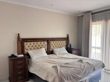 2 Bedroom Flat & Apartment