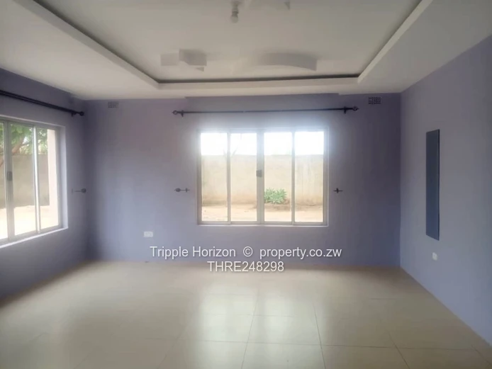 Pomona: Single-storey 5-Bed Home on 2000m² Garden