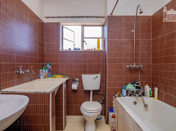 2 Bedroom Flat & Apartment