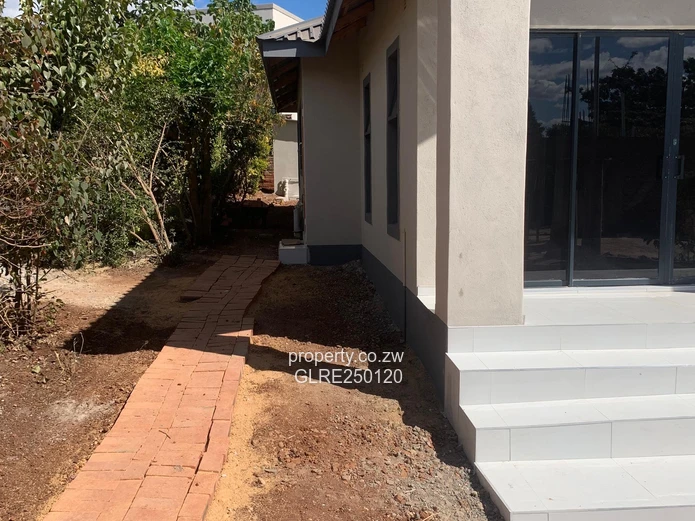 3BR/3BA Quinnington, Harare North — Glass Showers & Borehole