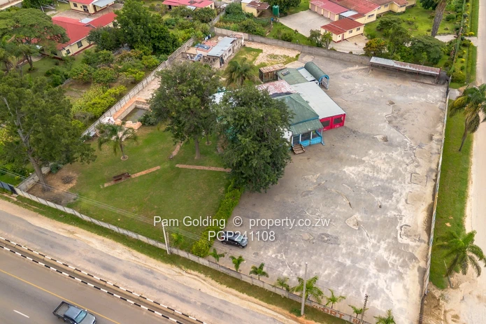 Commercial building for sale