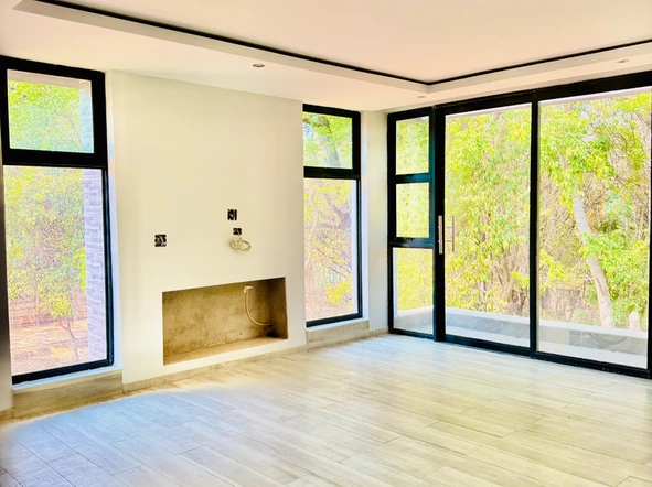 4 Bedroom Flat & Apartment