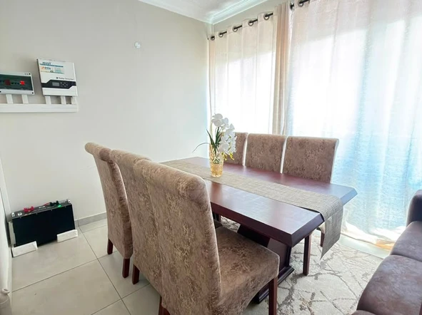 2 Bedroom Flat & Apartment