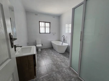 3 Bedroom Flat & Apartment