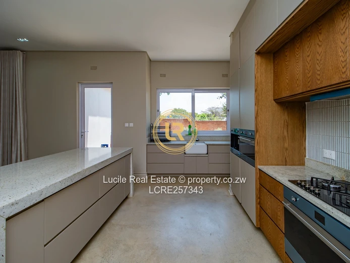 Luxury Living In Helensvale | Fully Furnished Home