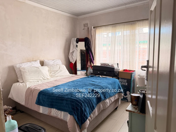 Marlborough 4-Bed with Elizabeth Windsor Road frontage ! 