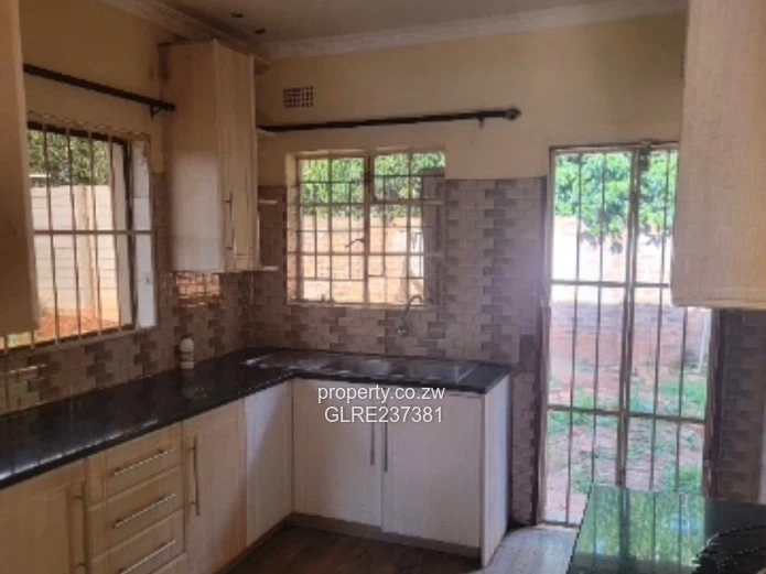 MT PLEASANT HEIGHTS Neat n spacious 3beds self-contained CLUSTER APARTMENT TO LET 