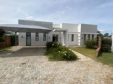 Charming 4-Bedroom Home with Borehole in Arlington, Harare