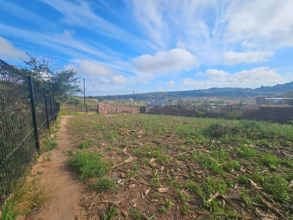 1000m² Crowhill Land with Borehole 