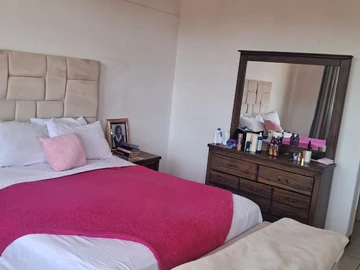 2 Bedroom Flat & Apartment