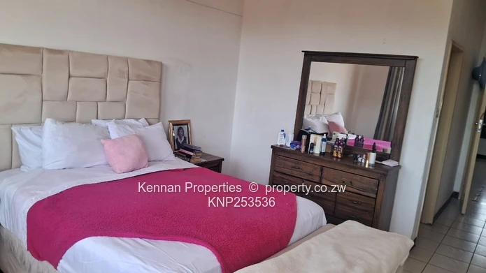 Neat Apartment Upper Avenues Area