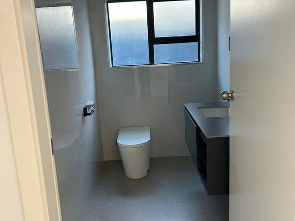 4 Bedroom Flat & Apartment
