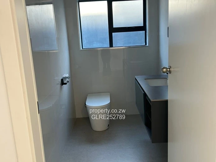 Bright 4-Bed Mount Pleasant Flat with Modern Kitchen & Borehole