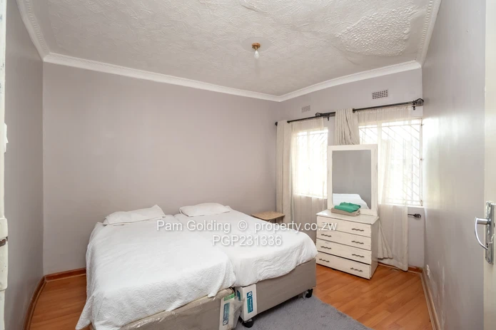 Neat and Spacious Family Home!!