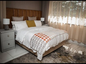 2 Bedroom Flat & Apartment