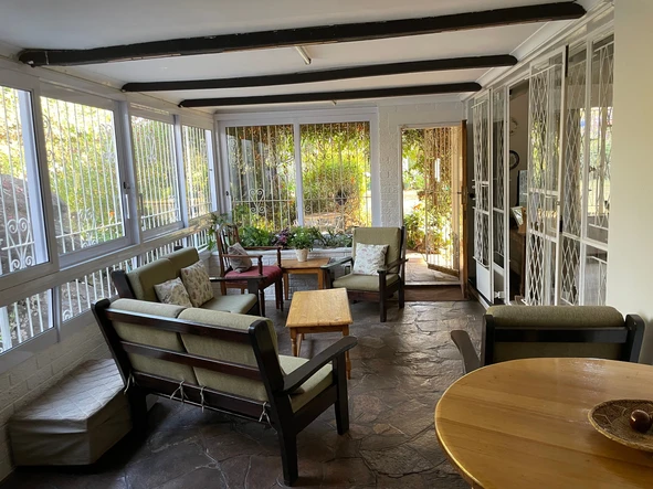 2 Bedroom Flat & Apartment