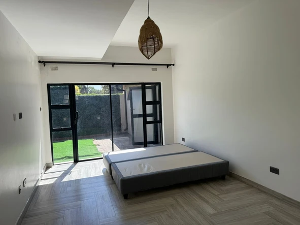 4 Bedroom Flat & Apartment