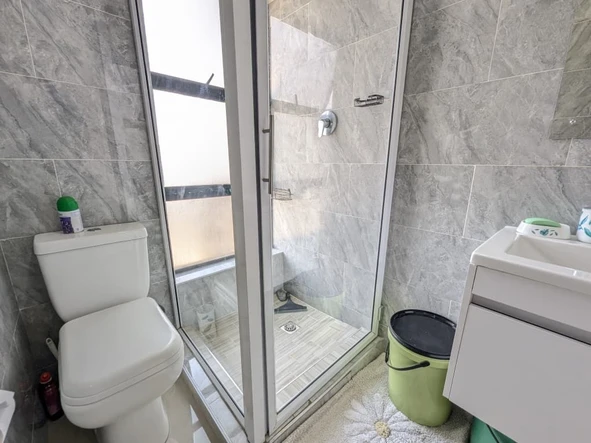 3 Bedroom Flat & Apartment