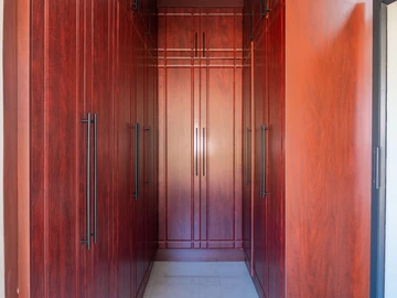 5 Bedroom Flat & Apartment