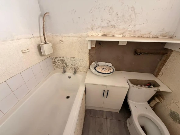 30 Bedroom Flat & Apartment