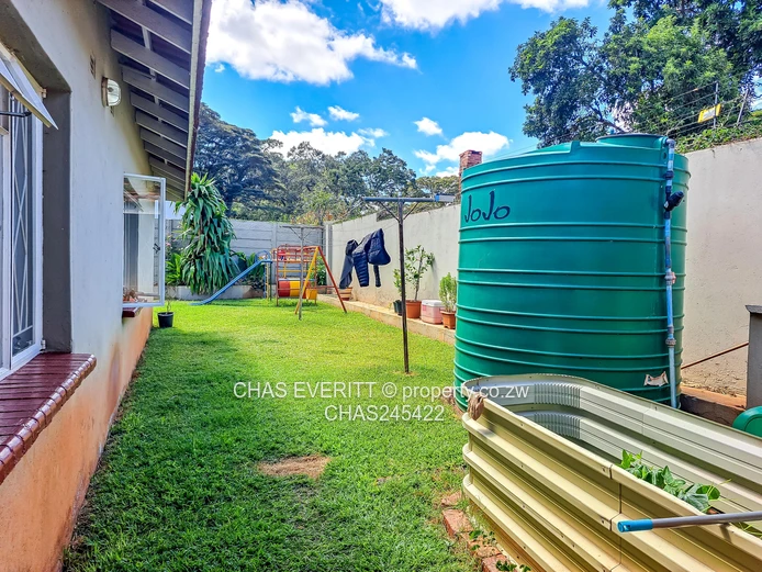 Three  Bedroomed Garden Flat In Highlands 