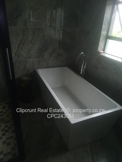 Ashdown Park - Neat and Modern House For Sale